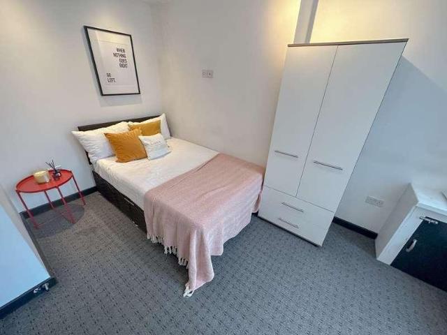 Apartment for rent in Kensington, Calderstones