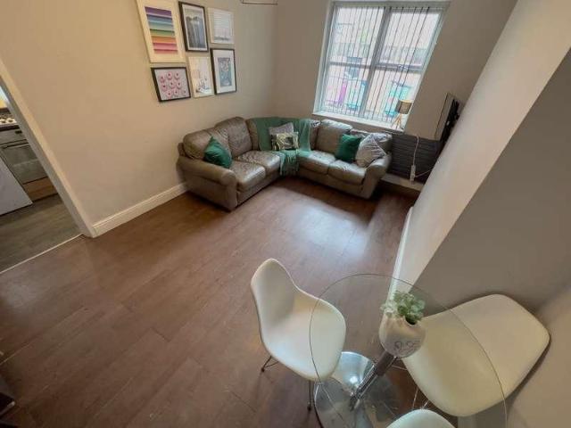 Apartment for rent in Elm Park, Calderstones