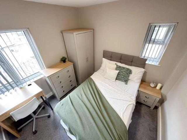 Apartment for rent in Kensington, Calderstones