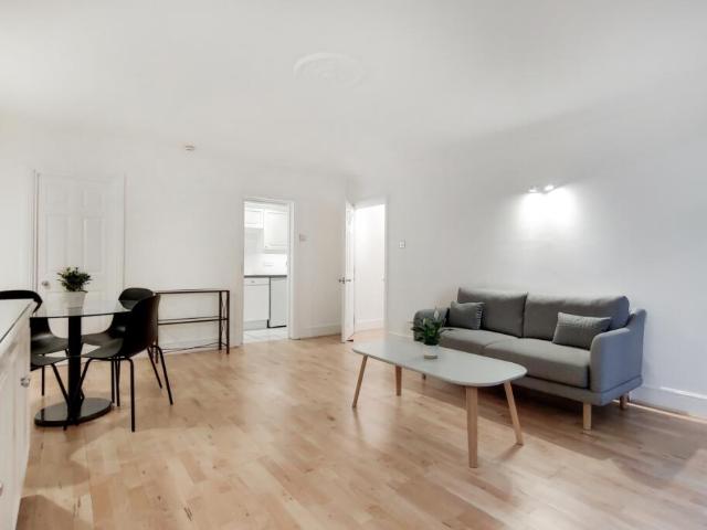 House for rent in Westminster