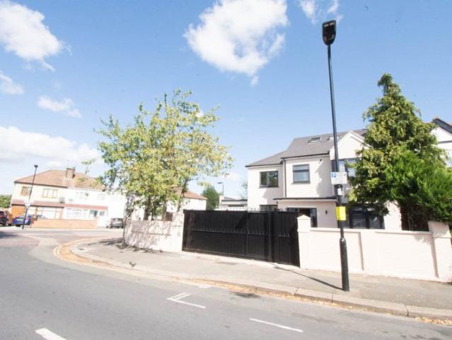 Apartment for rent in London Borough of Ealing, Greater London