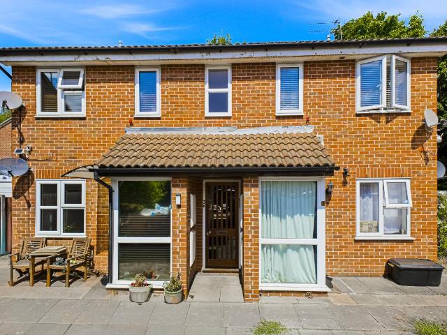 Property for sale in Badgers Dene, Grays