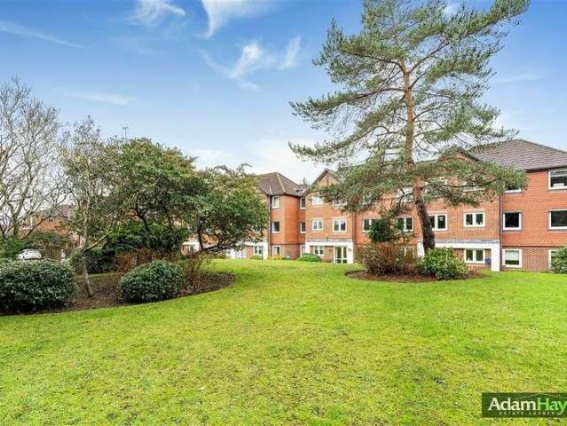 Property for sale in Whetstone, Oakleigh Park