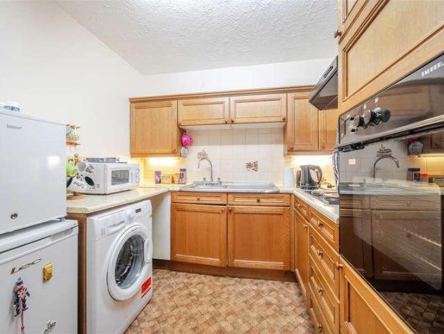 Property for sale in Buckler's Park, Crowthorne