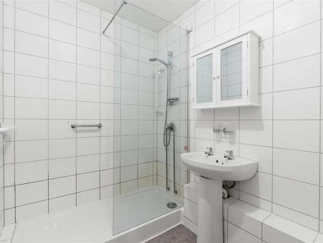 Property for sale in Oxted, Hillview
