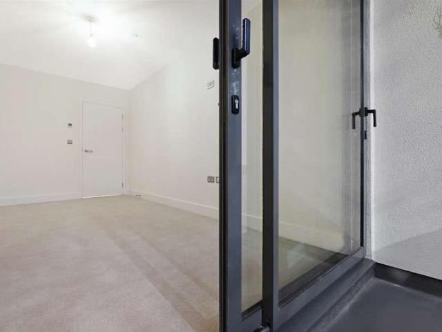 Flat for sale in Ivy Chimneys, Epping