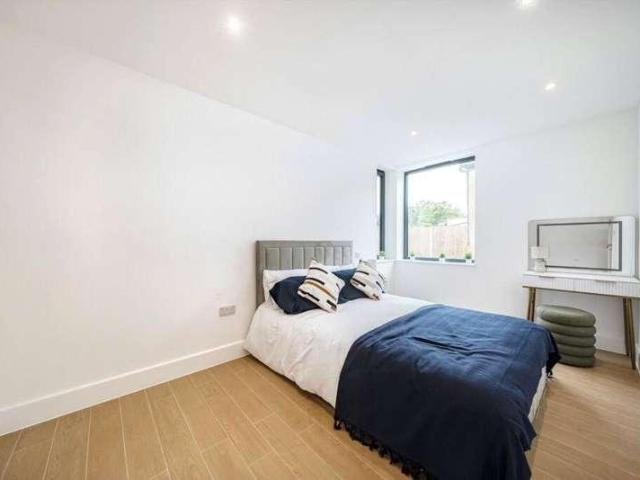 Property for sale in London Borough of Merton, Collier's Wood