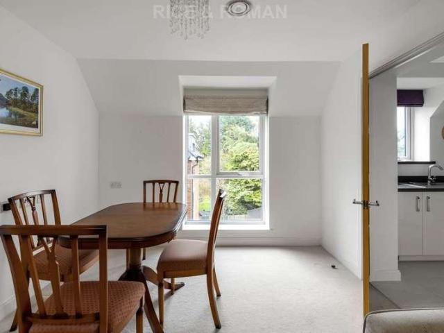 Property for sale in Buckler's Park, Crowthorne