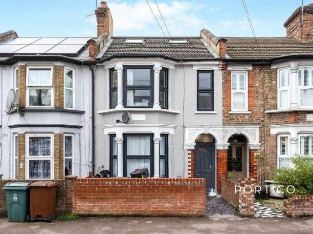 Studio for rent in Highams Park, Greater London