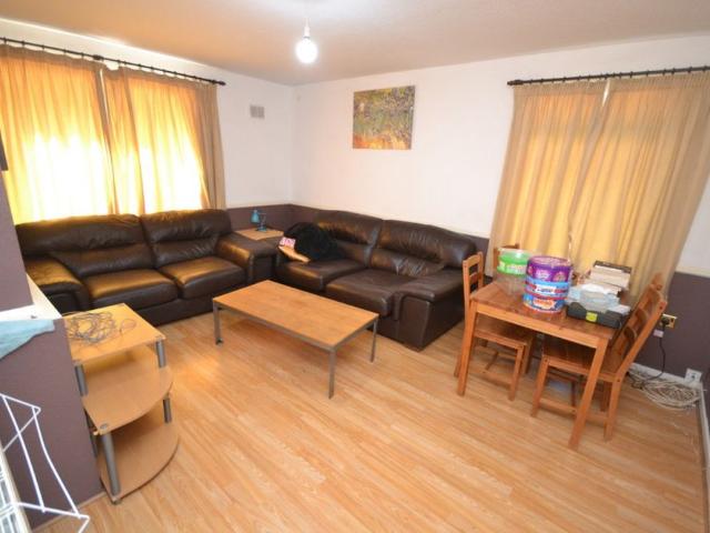 Room for rent in Clifton, Haddon