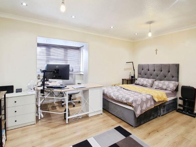 Apartment for rent in Uxbridge, Yiewsley