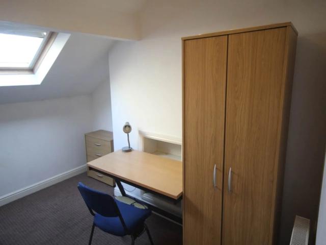Studio for rent in Little Horton Green, Bradford