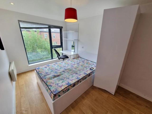 Studio for rent in Headingley Hill, Leeds