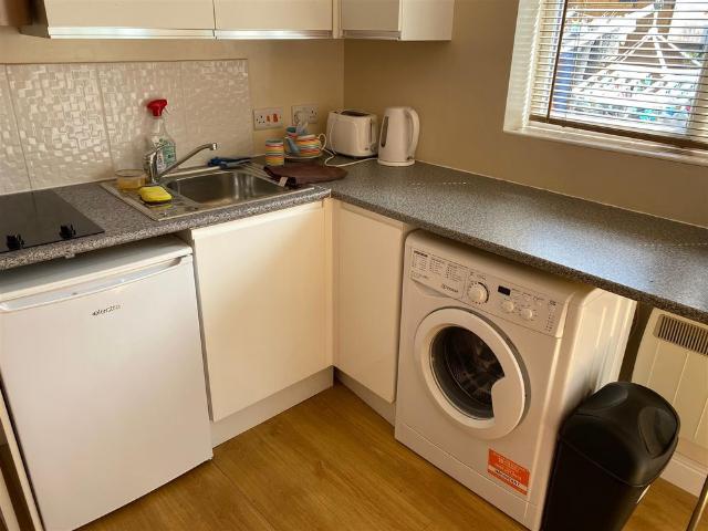 Studio for rent in Budlake, Devon