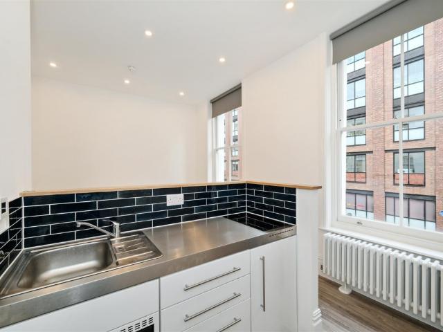 Studio for rent in Brompton, Greater London