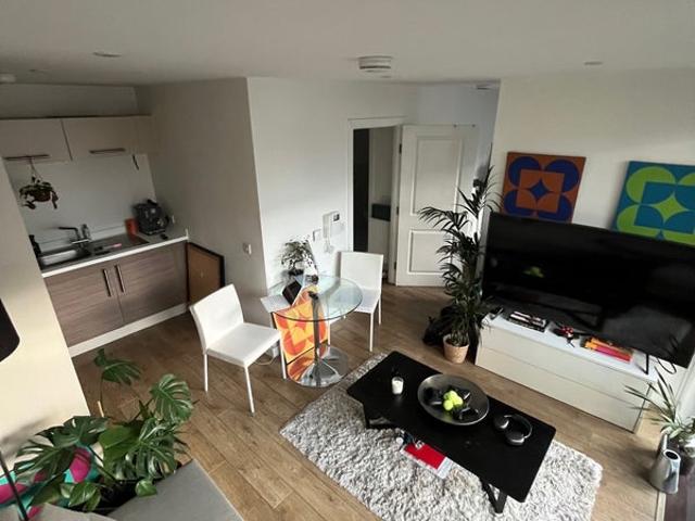 Apartment for rent in Poplar Grove, Greater London