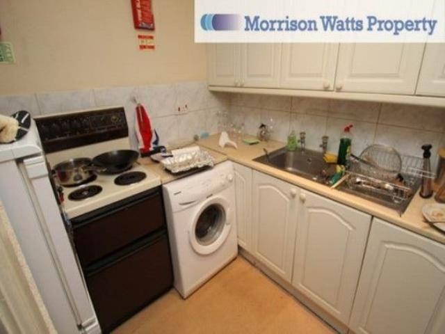 Room for rent in Hyde Park, West Yorkshire
