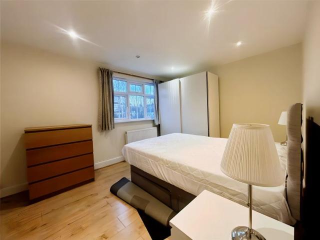Apartment for rent in Temple Fortune, Greater London