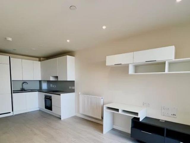 Apartment for rent in Kodak, Greater London