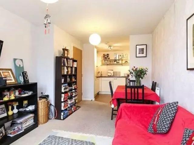 Apartment for rent in Maryland, Greater London