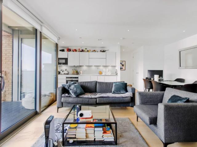 Apartment for rent in Poplar Grove, Greater London
