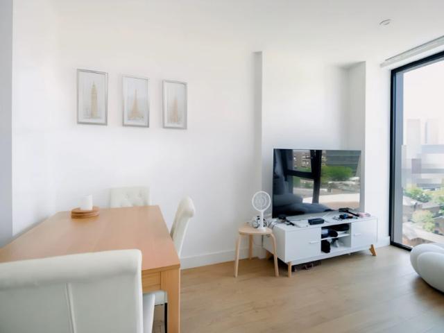 Apartment for rent in Aberfeldy Village, Blackwall