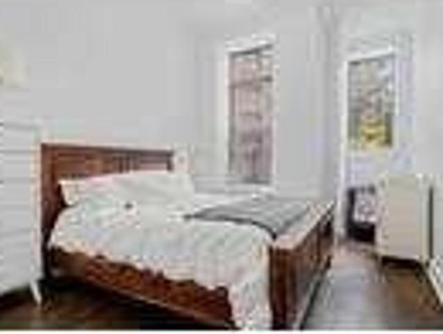 House for rent in The Bronx, Arverne