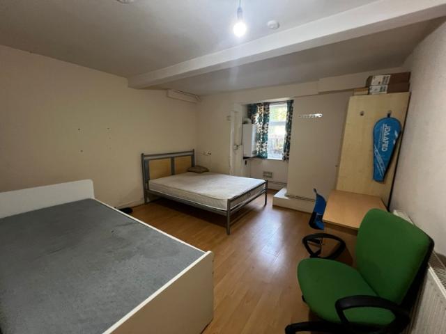 Apartment for rent in Hyde Park, Leeds