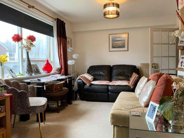 Apartment for rent in Leatherhead, Great Bookham