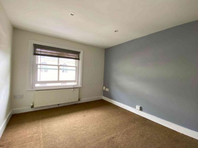 Apartment for rent in Leatherhead, Mole Valley