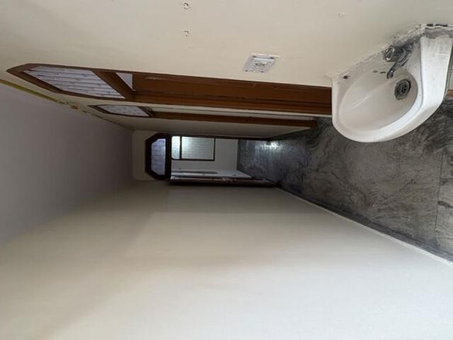 Property for rent in Deri