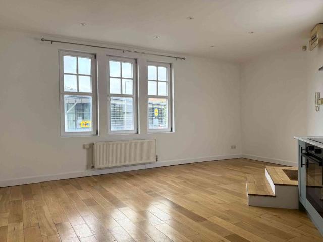 House for rent in Pachesham Park, Surrey