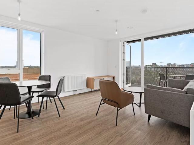 Apartment for rent in Custom House, Greater London