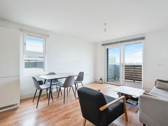 Apartment for rent in Barking, Roding Riverside