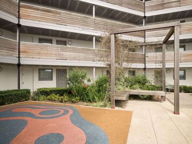 Apartment for rent in Barking, Roding Riverside