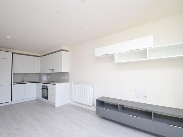 Apartment for rent in Lane, Greater London