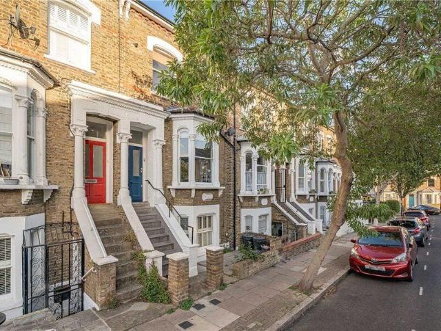 Apartment for sale in Cat Hill, England