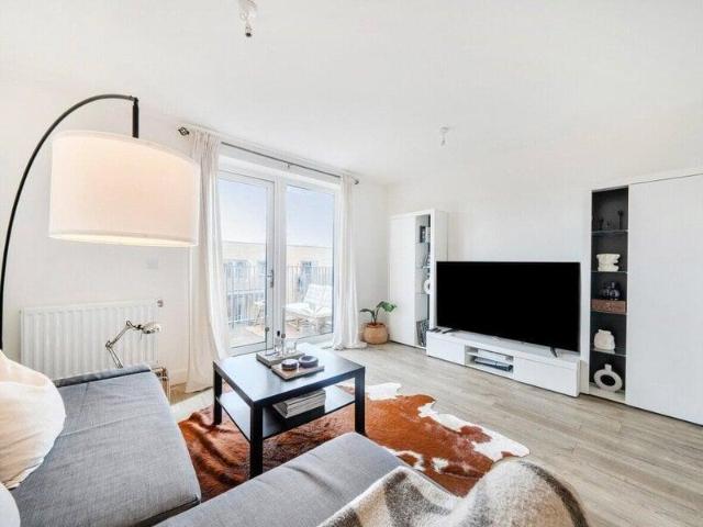 Apartment for sale in Cat Hill, England
