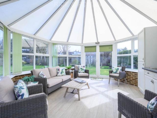 Apartment for rent in Blackhills, Surrey