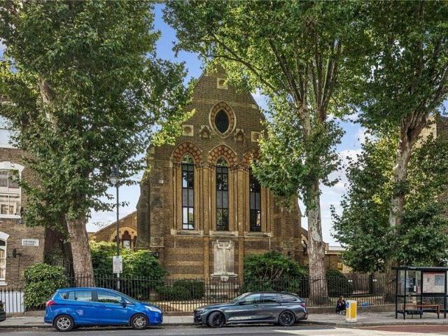 Apartment for sale in Cat Hill, England
