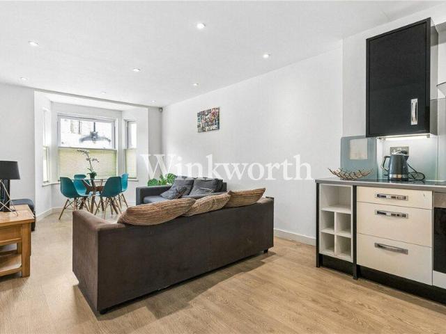Apartment for sale in Avenue Road Estate, Greater London
