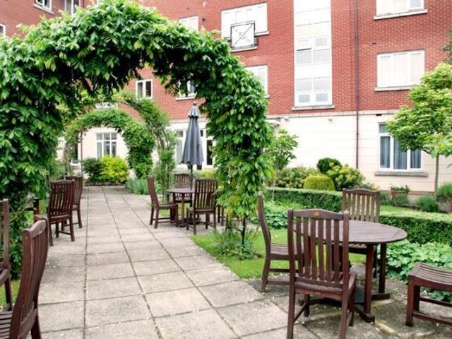 Apartment for sale in Barnet, West Finchley