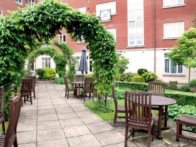 Apartment for sale in Barnet, West Finchley
