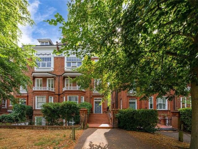 Apartment for sale in Cat Hill, England