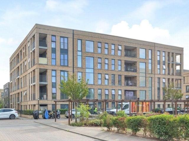 Apartment for sale in Cat Hill, England