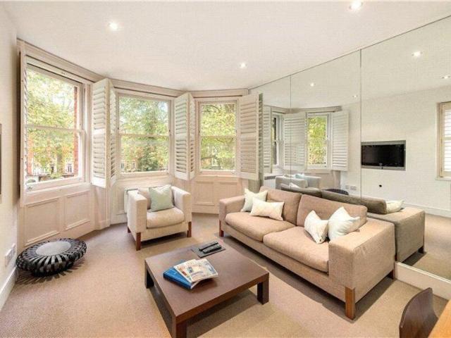 Apartment for sale in Cat Hill, England