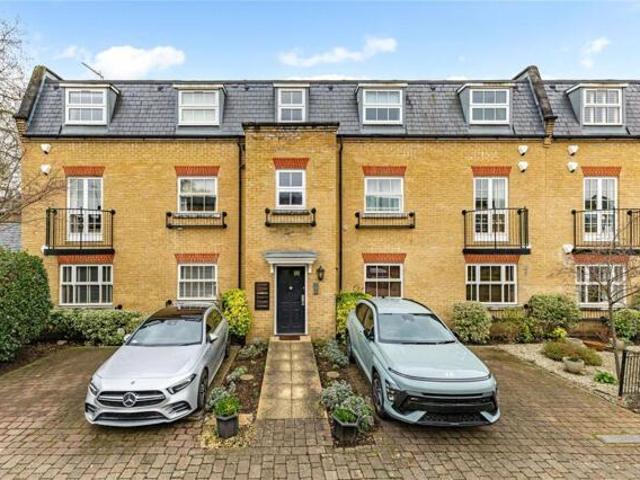 Apartment for sale in Kew, Greater London