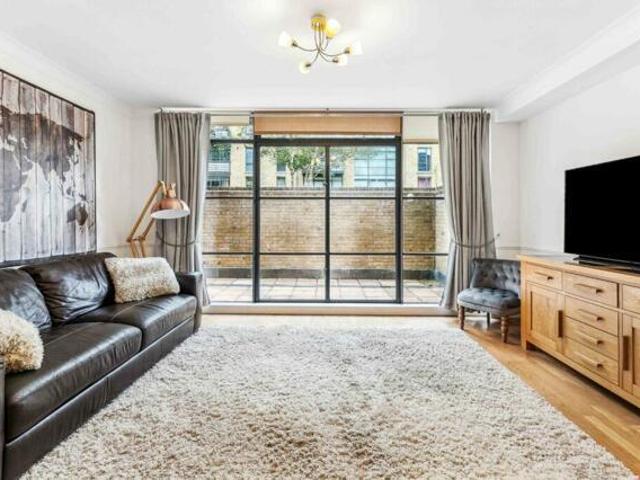 Apartment for sale in Brentford, London Borough of Hounslow