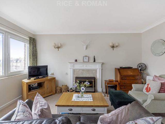 Apartment for rent in Weybridge, Elmbridge