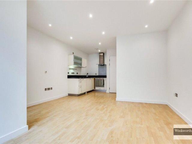 Apartment for sale in Cat Hill, England